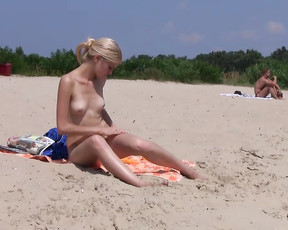 A tantalizing woman came to the nudist beach